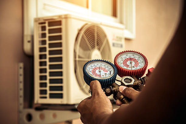 Professional Hvac technician working in Los Altos, CA